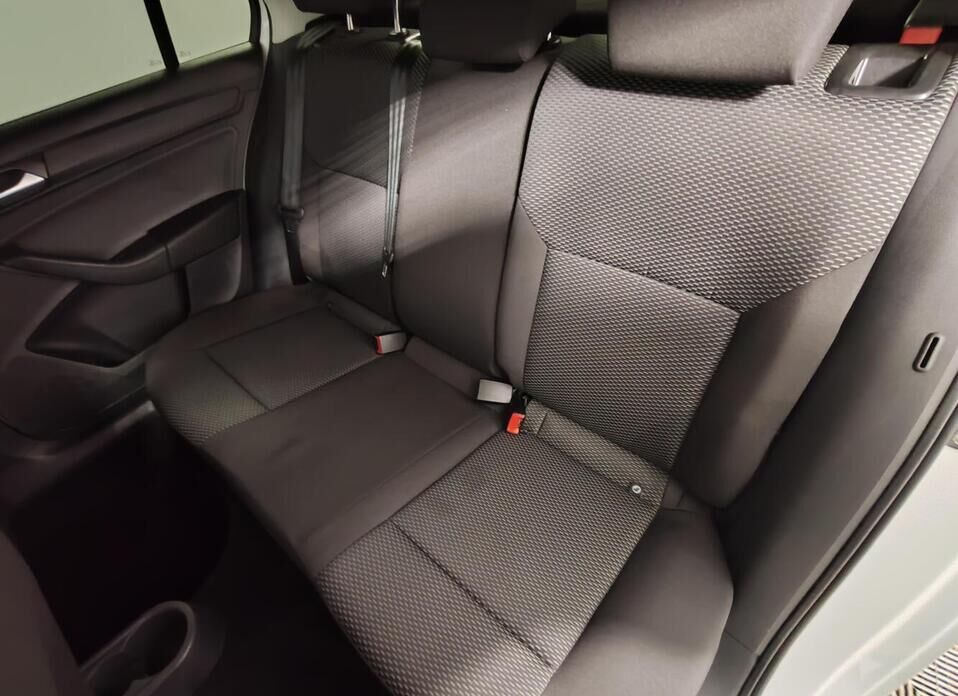 Volkswagen Polo, VI 1.6 AT (110 л.с.)