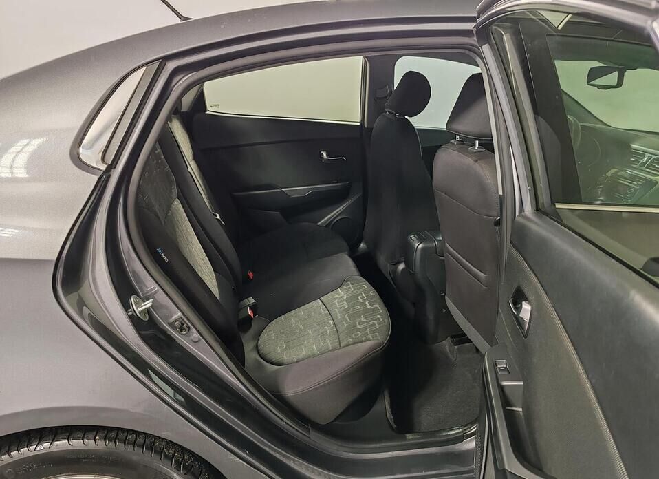 Kia Rio, III Рестайлинг 1.6 AT (123 л.с.)