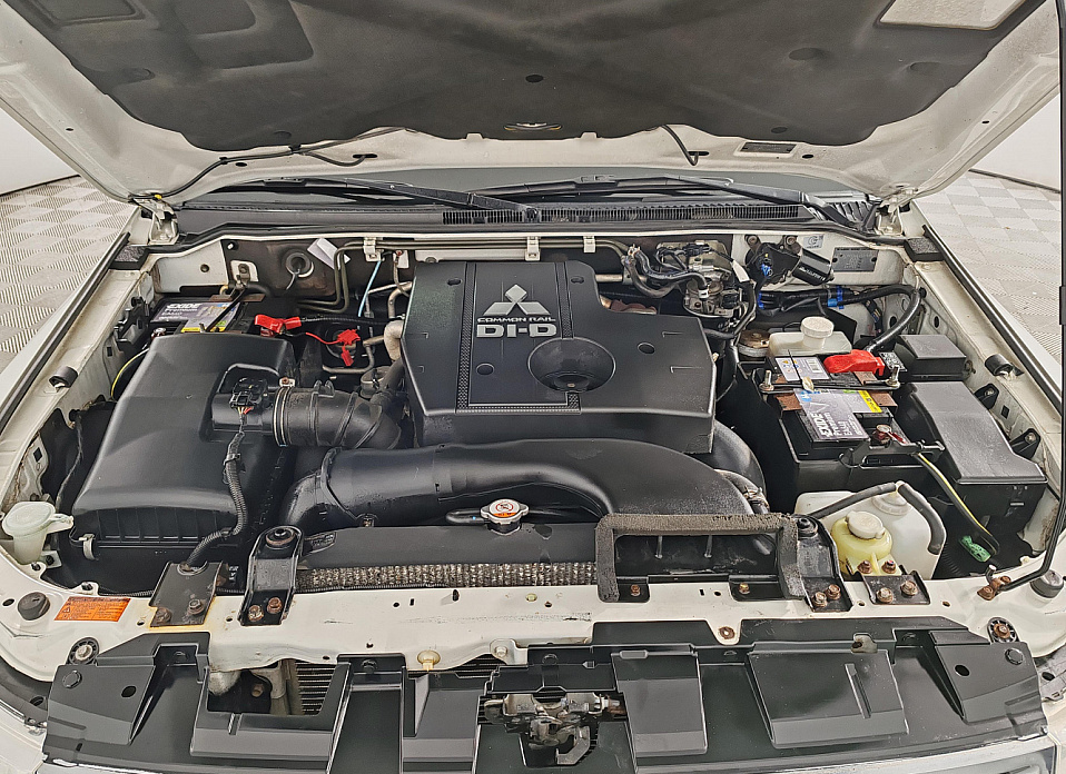 Mitsubishi Pajero, IV Рестайлинг 1 3.2d AT (200 л.с.) 4WD