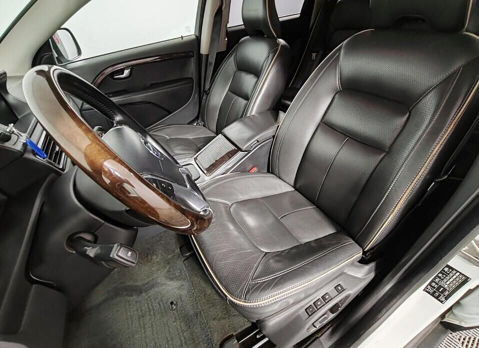 Volvo XC70, II Рестайлинг 2.4d AT (215 л.с.) 4WD