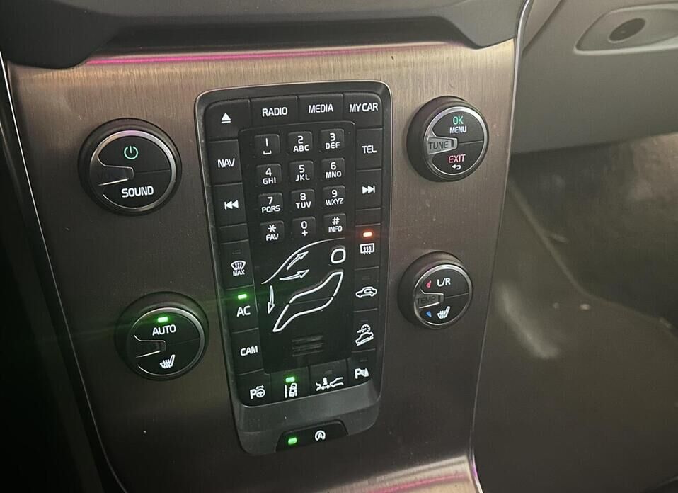 Volvo V40 Cross Country, I 2.0 AT (213 л.с.) 4WD