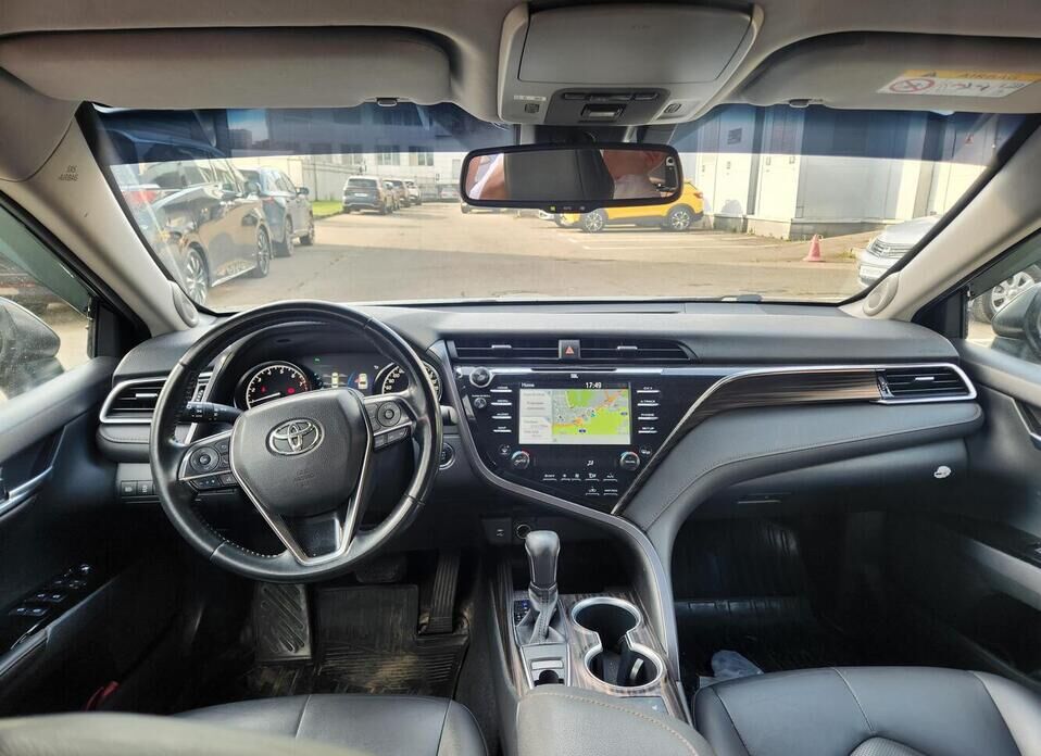 Toyota Camry 2.5 AT (181 л.с.)