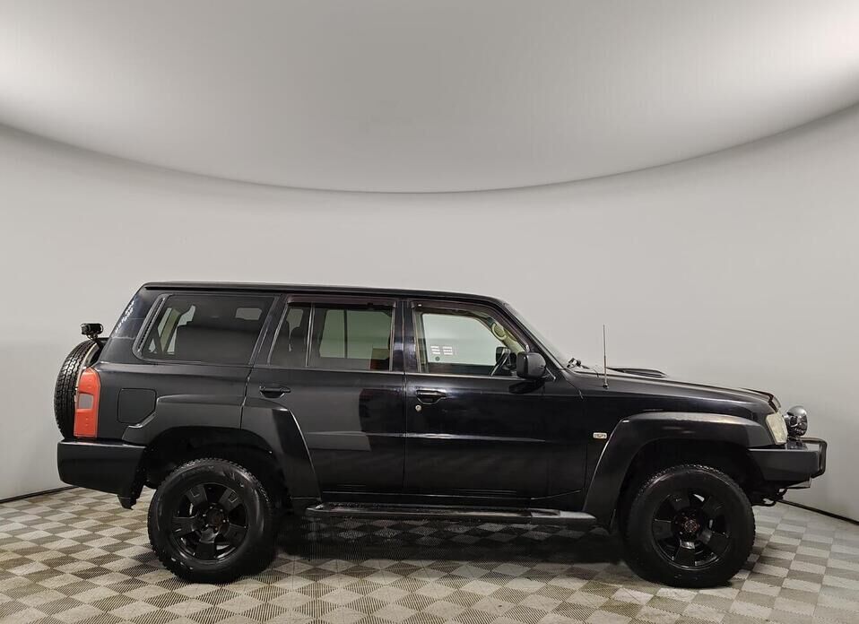 Nissan Patrol, V (Y61) Рестайлинг 3.0d AT (160 л.с.) 4WD