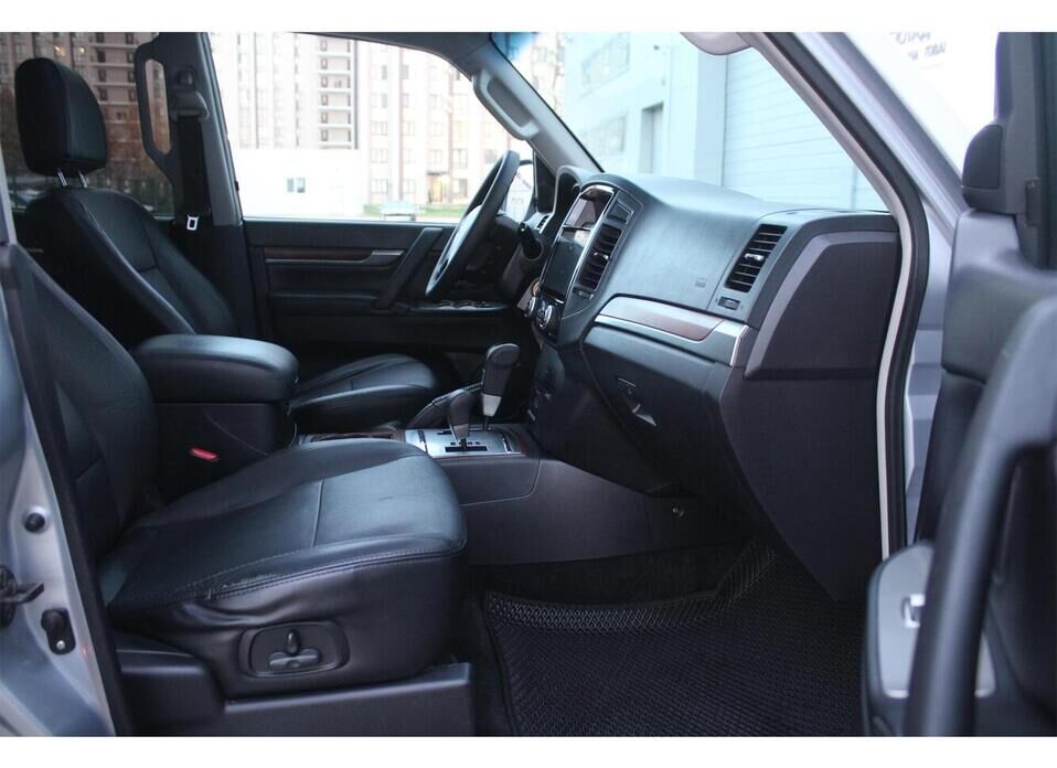 Mitsubishi Pajero, IV 3.0 AT (178 л.с.) 4WD