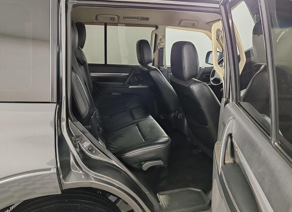 Mitsubishi Pajero, IV Рестайлинг 2 3.0 AT (174 л.с.) 4WD
