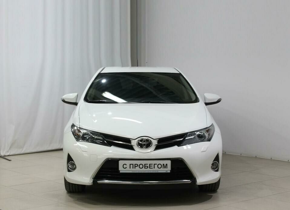 Toyota Auris 1.6 CVT (132 л.с.)