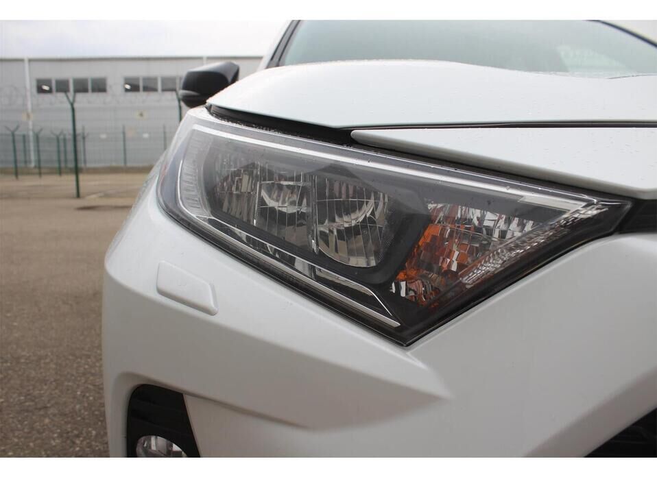 Toyota RAV4 2.5 AT (199 л.с.) 4WD