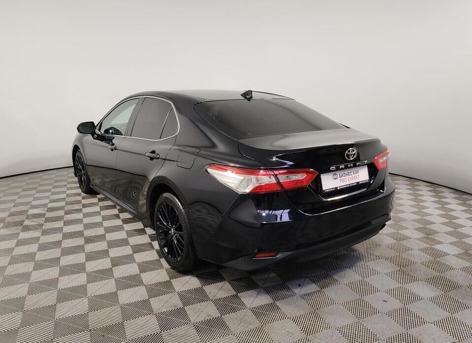 Toyota Camry 2.5 AT (181 л.с.)