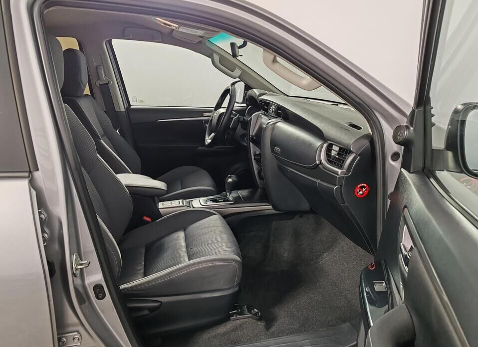 Toyota Fortuner, II Рестайлинг 2.8d AT (200 л.с.) 4WD