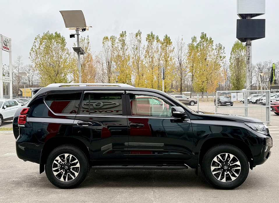 Toyota Land Cruiser Prado, 150 Series Рестайлинг 3 2.8d AT (204 л.с.) 4WD