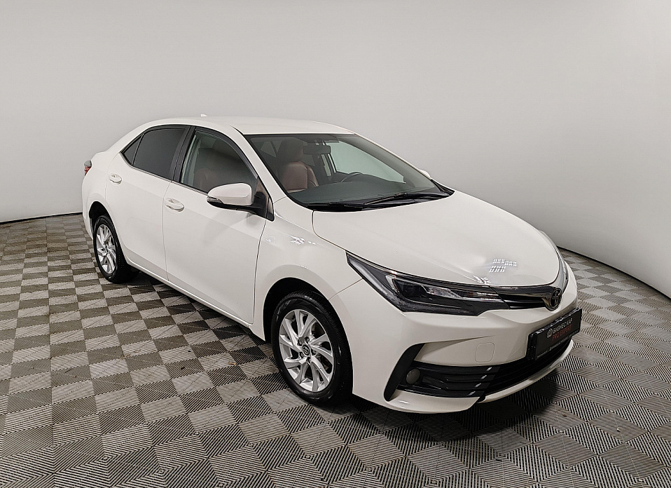 Toyota Corolla, XI (E160, E170) Рестайлинг 1.6 CVT (122 л.с.)