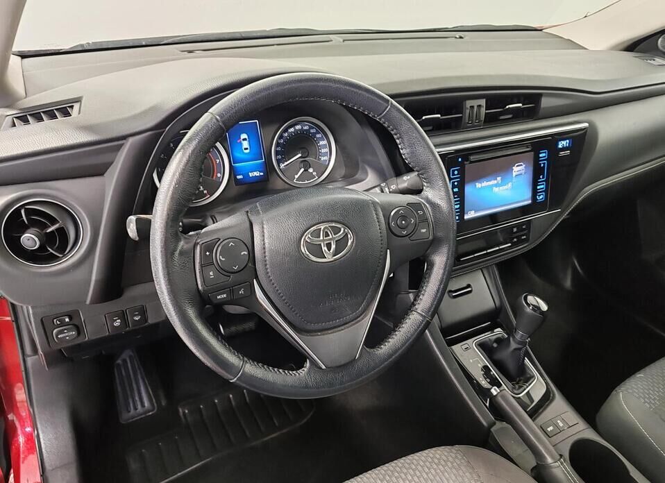 Toyota Corolla, XI (E160, E170) Рестайлинг 1 1.6 CVT (122 л.с.)