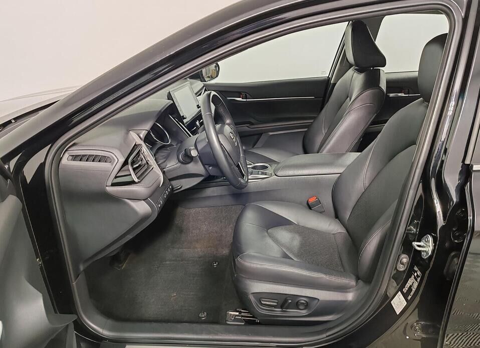 Toyota Camry 2.5 AT (200 л.с.)