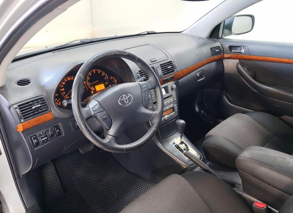 Toyota Avensis 1.8 AT (129 л.с.)