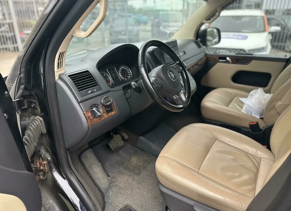 Volkswagen Multivan 2.0d AMT (180 л.с.) 4WD