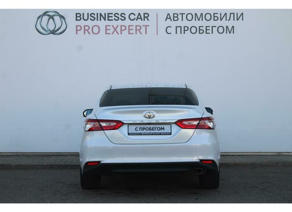 Toyota Camry 2.5 AT (181 л.с.)