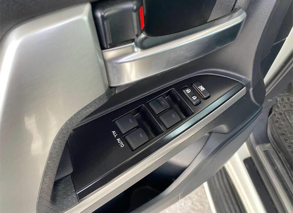 Toyota Land Cruiser, 200 Series Рестайлинг 2 4.5d AT (249 л.с.) 4WD