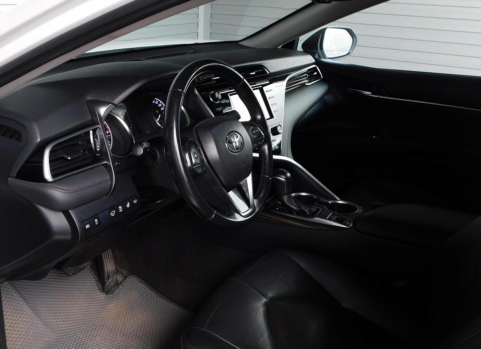 Toyota Camry, VIII (XV70) 2.5 AT (181 л.с.)