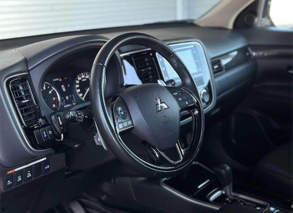 Mitsubishi Outlander 3.0 AT (227 л.с.) 4WD