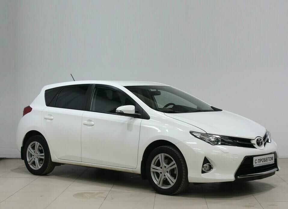 Toyota Auris 1.6 CVT (132 л.с.)