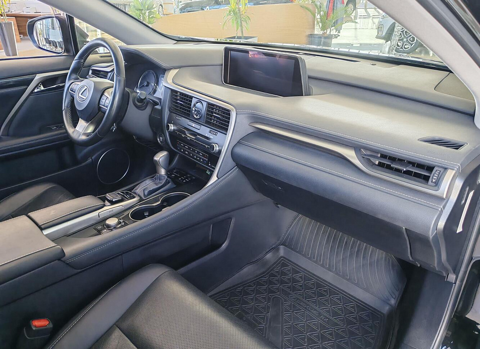 Lexus RX, IV 300 2.0 AT (238 л.с.) 4WD