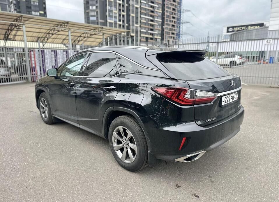 Lexus RX, IV Рестайлинг 300 2.0 AT (238 л.с.) 4WD