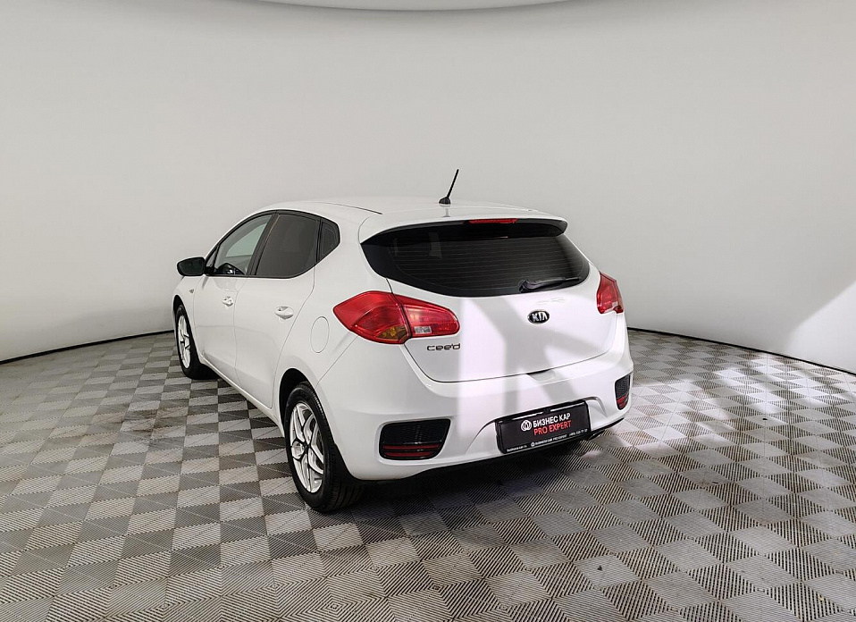 Kia Ceed, II Рестайлинг 1.6 AT (130 л.с.)