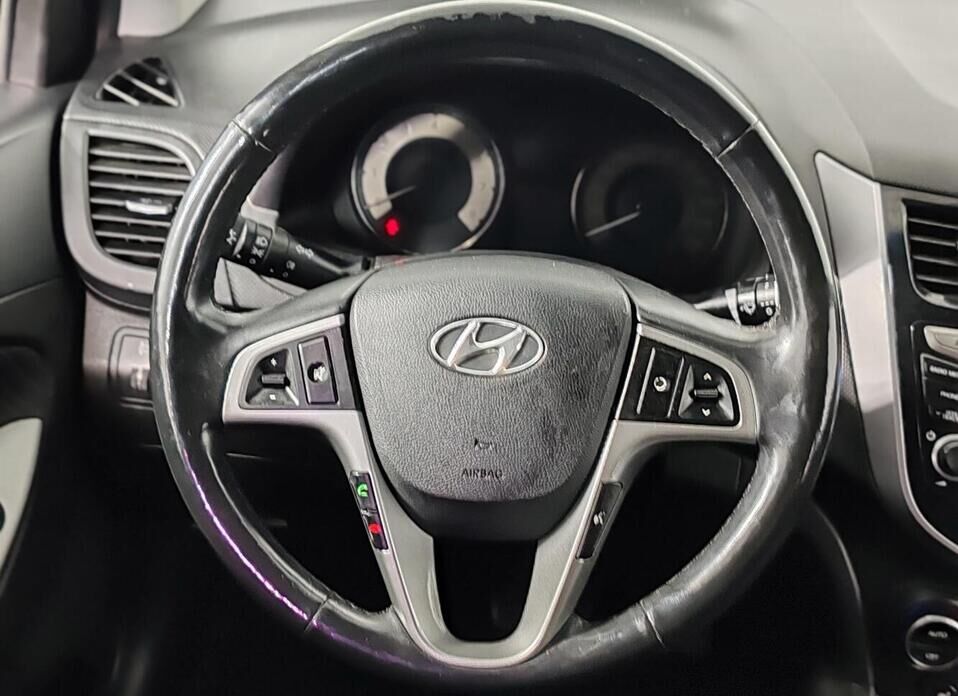 Hyundai Solaris, I Рестайлинг 1.6 AT (123 л.с.)