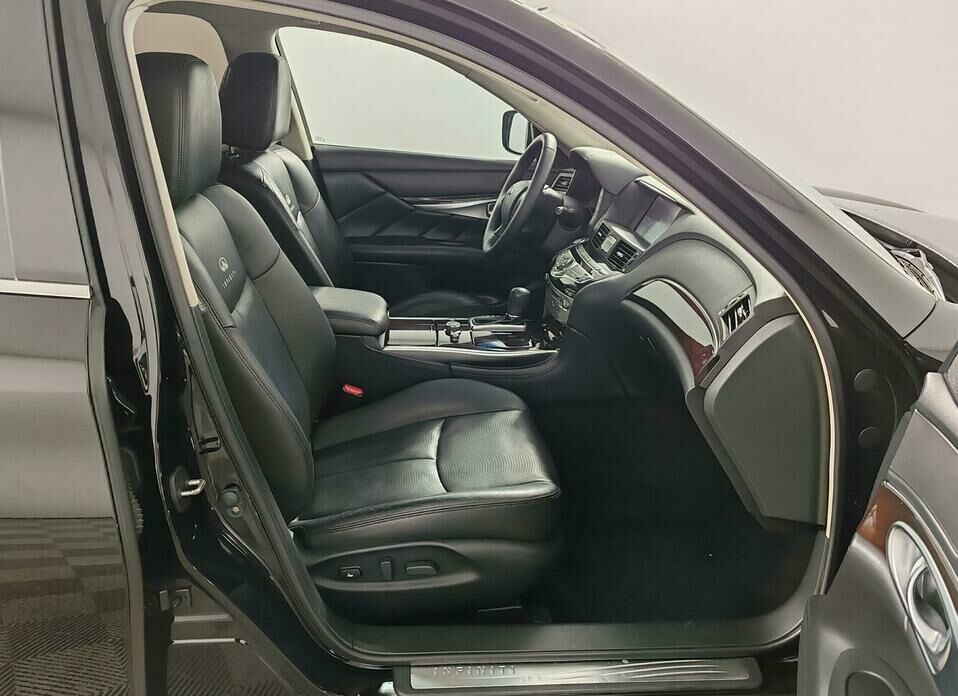 Infiniti M M25 2.5 AT (222 л.с.)