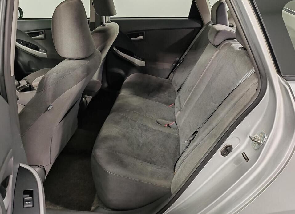 Toyota Prius, III (XW30) 1.8hyb AT (99 л.с.)