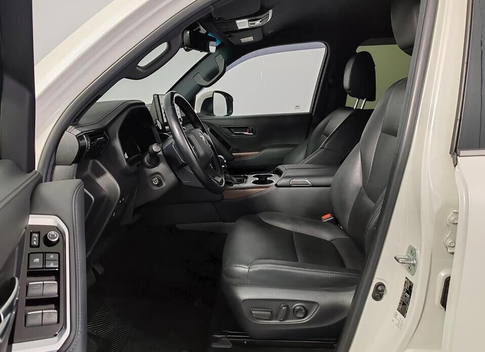 Toyota Land Cruiser, 300 Series 3.5 AT (415 л.с.) 4WD