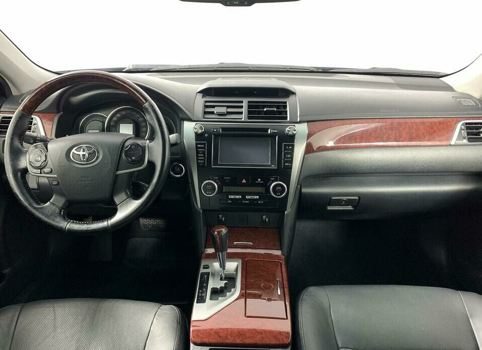 Toyota Camry 2.5 AT (181 л.с.)