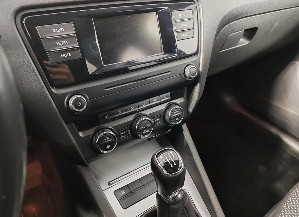 Skoda Octavia, III (A7) 1.6 MT (110 л.с.)