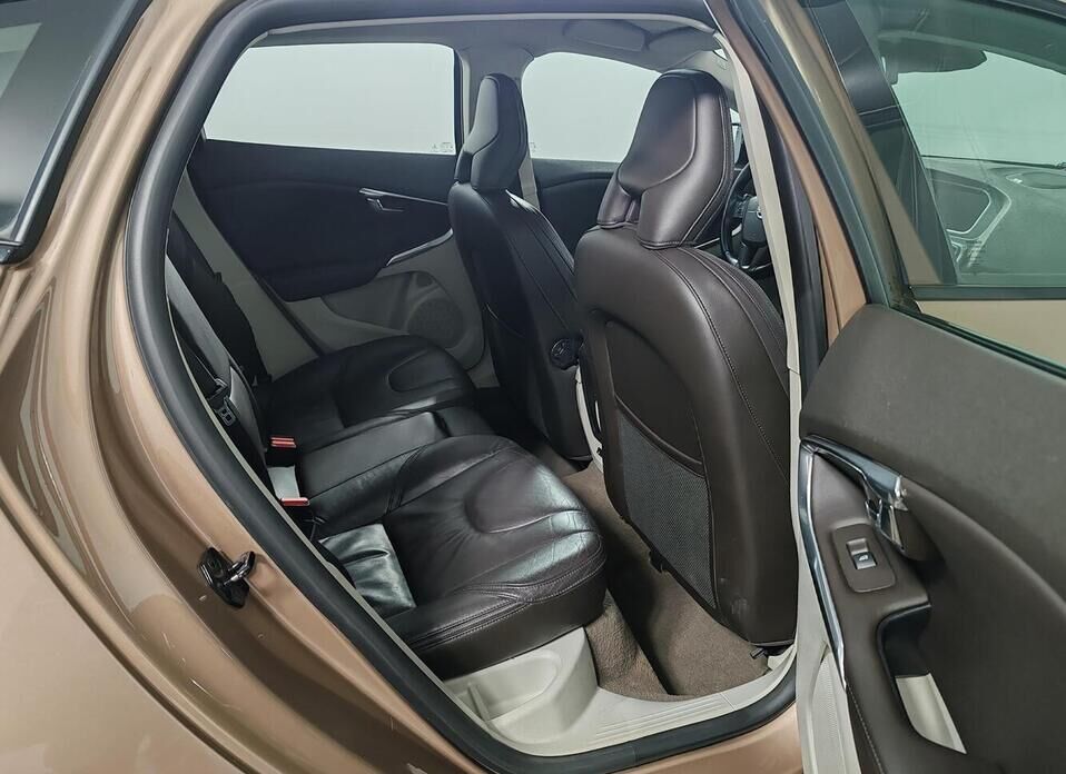 Volvo V40 Cross Country, I 2.0 AT (213 л.с.) 4WD