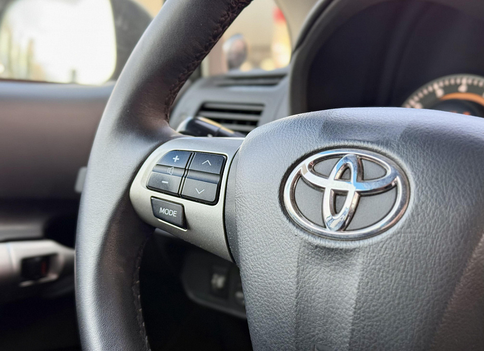 Toyota Auris, I Рестайлинг 1.6 MT (132 л.с.)