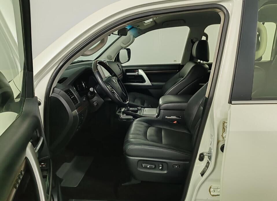 Toyota Land Cruiser, 200 Series Рестайлинг 2 4.5d AT (249 л.с.) 4WD