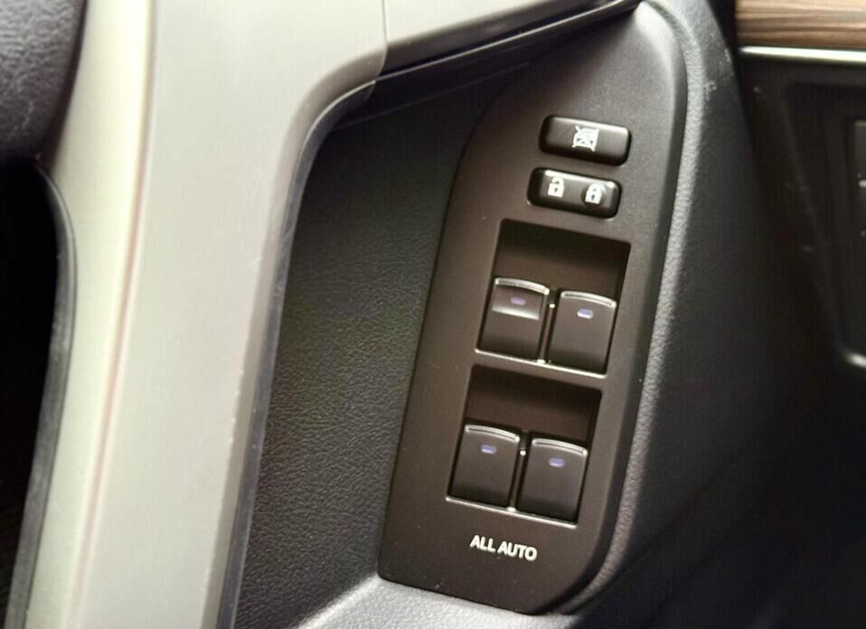 Toyota Land Cruiser Prado, 150 Series Рестайлинг 2 2.8d AT (204 л.с.) 4WD
