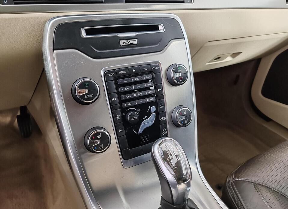 Volvo XC70, II 2.4d AT (163 л.с.) 4WD