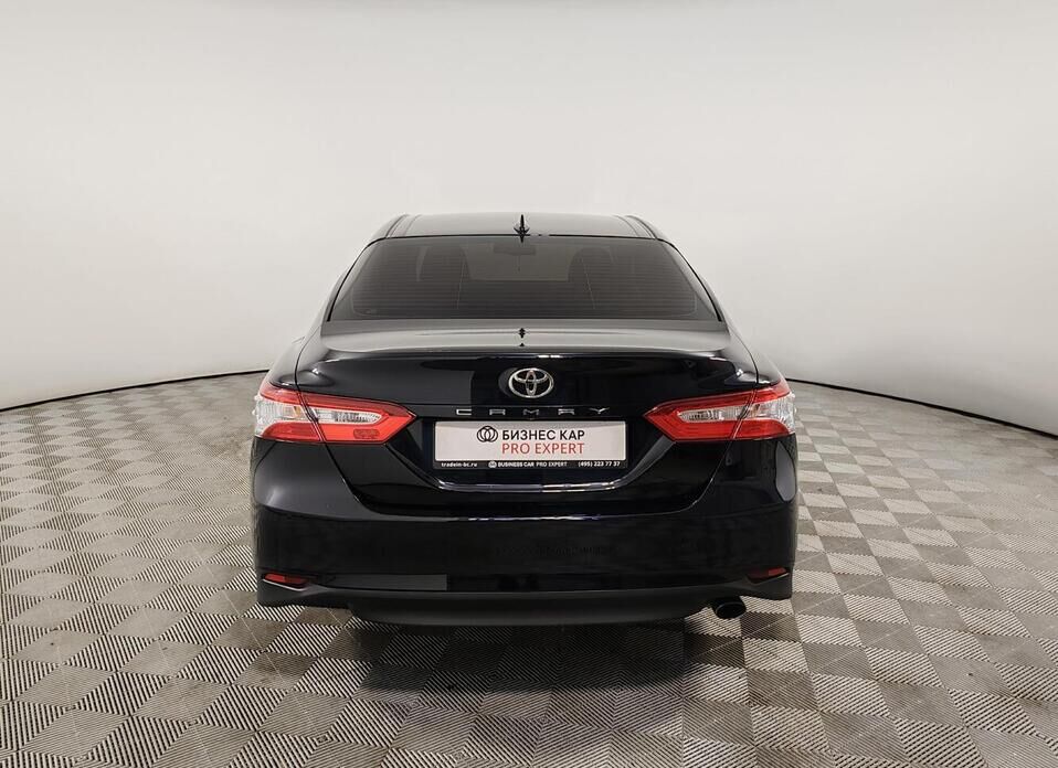 Toyota Camry 2.5 AT (181 л.с.)