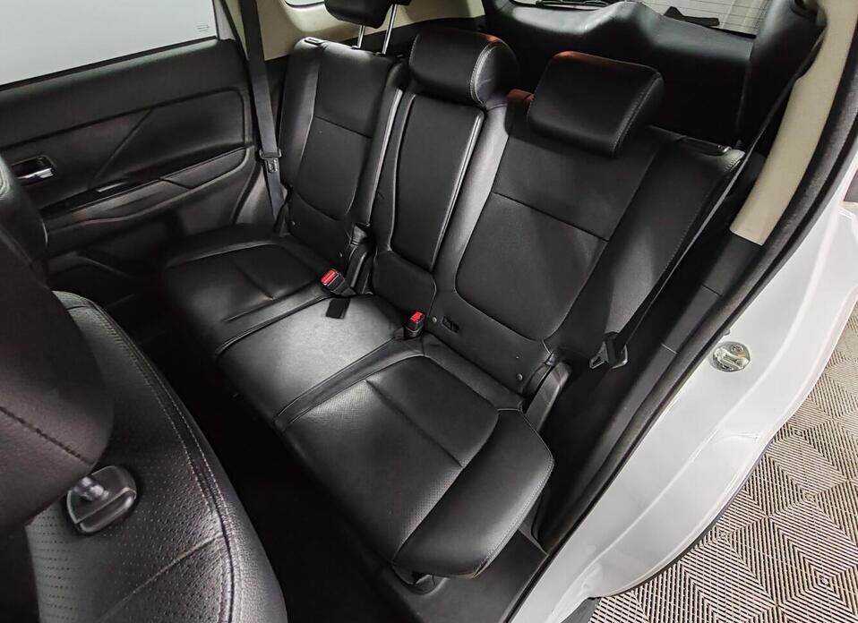 Mitsubishi Outlander, III Рестайлинг 2 2.4 CVT (167 л.с.) 4WD
