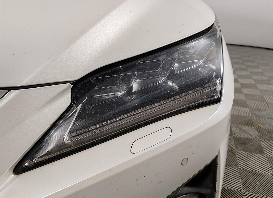 Lexus RX, IV 300 2.0 AT (238 л.с.) 4WD