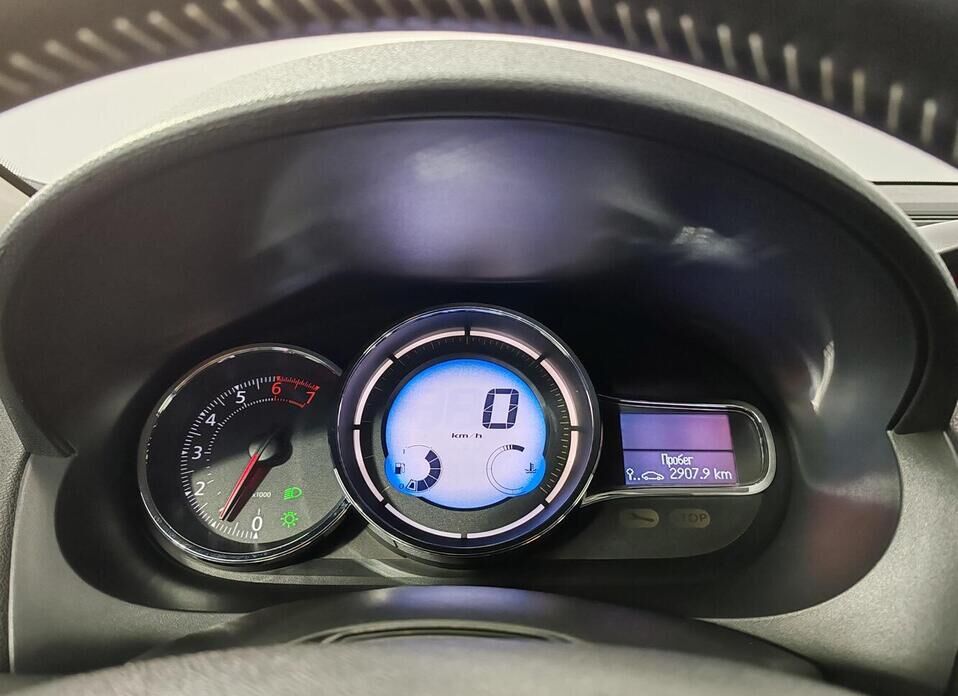 Renault Fluence, I Рестайлинг 1.6 MT (106 л.с.)