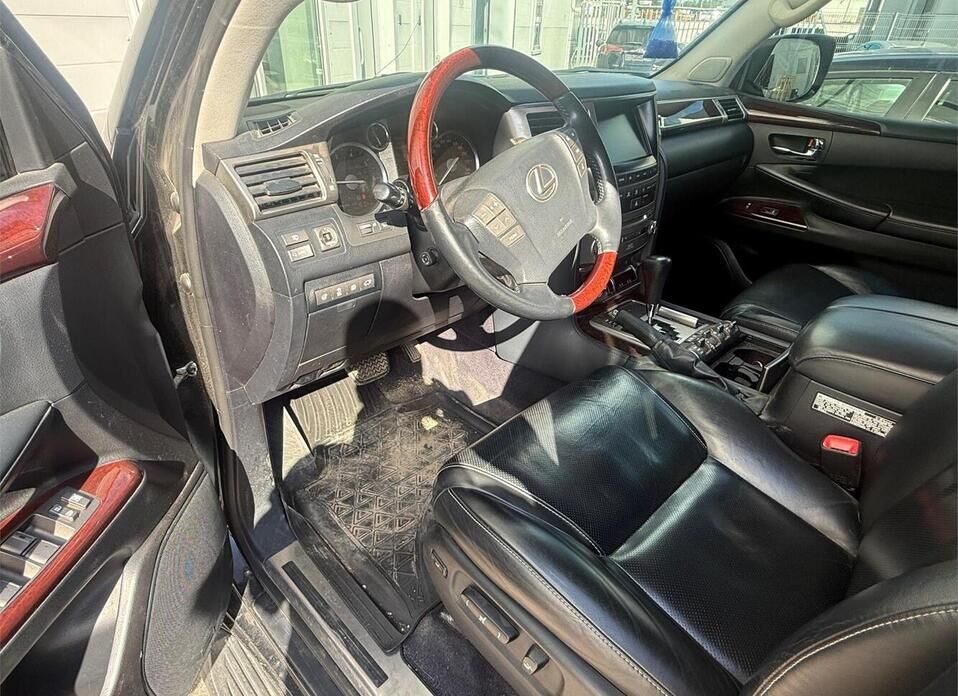 Lexus LX 570 5.7 AT (367 л.с.) 4WD