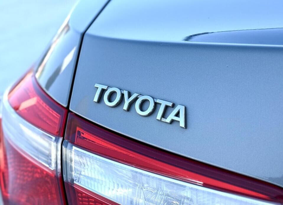 Toyota Corolla, XI (E160, E170) 1.6 CVT (122 л.с.)