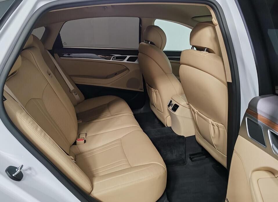 Hyundai Genesis, II 3.0 AT (249 л.с.) 4WD