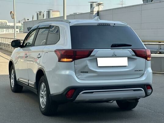 Mitsubishi Outlander, 2018 г., 220 215 км