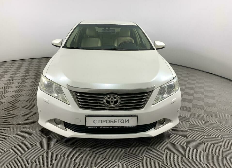 Toyota Camry 2.5 AT (181 л.с.)