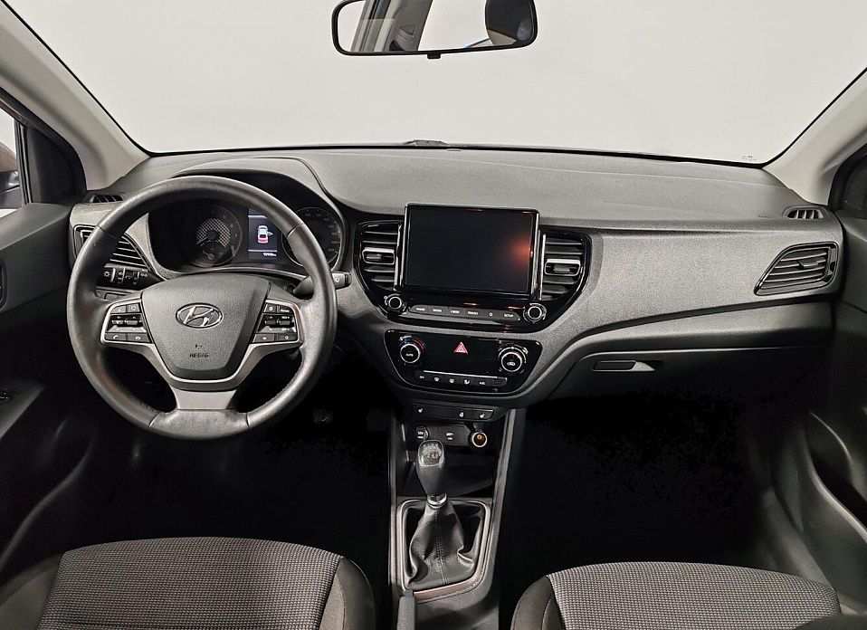 Hyundai Solaris, II Рестайлинг 1.6 MT (123 л.с.)