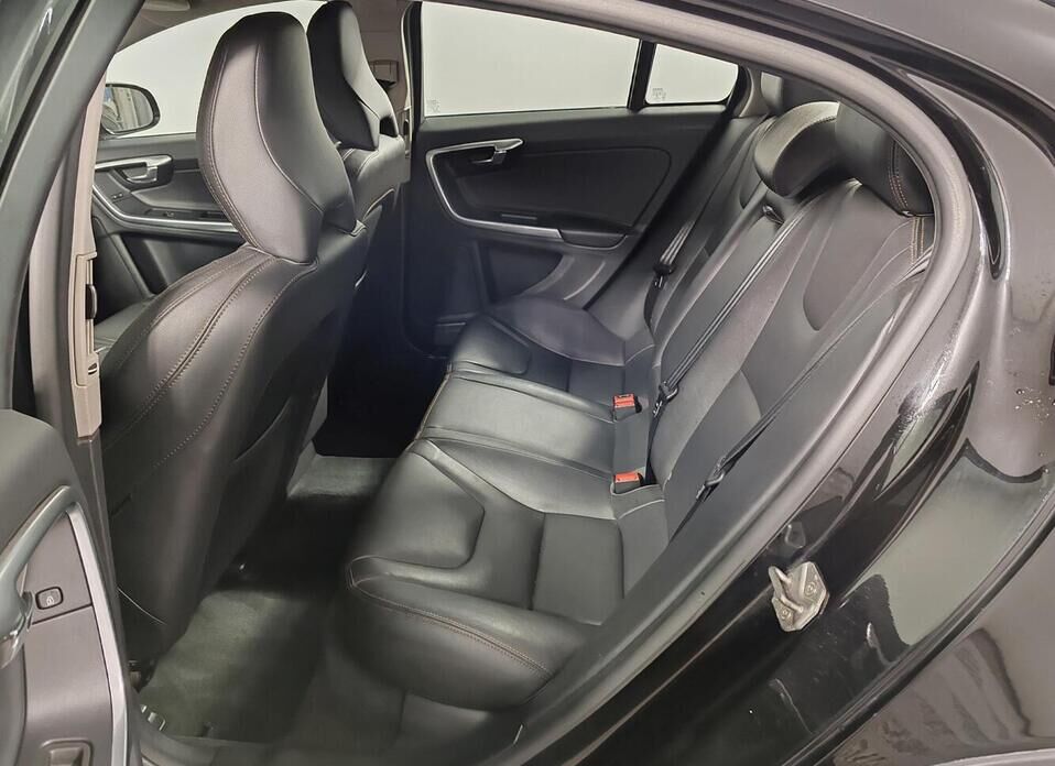 Volvo S60 Cross Country 2.0 AT (245 л.с.) 4WD