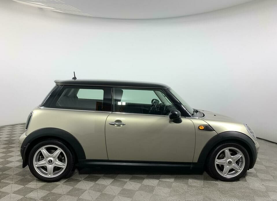 MINI Hatch Cooper 1.6 AT (120 л.с.)